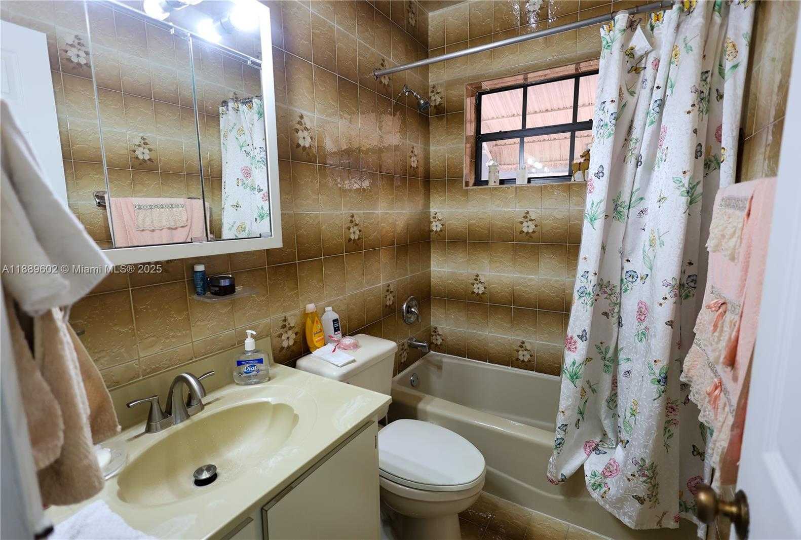 Small Image of 2541 WEST 10TH AVE, Hialeah Number 12