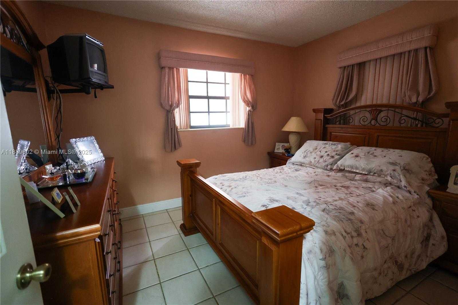 Small Image of 2541 WEST 10TH AVE, Hialeah Number 17