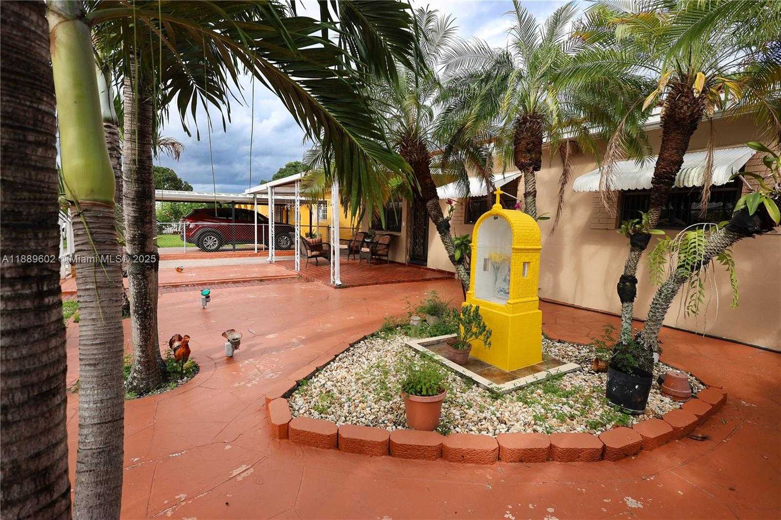 Small Image of 2541 WEST 10TH AVE, Hialeah Number 2