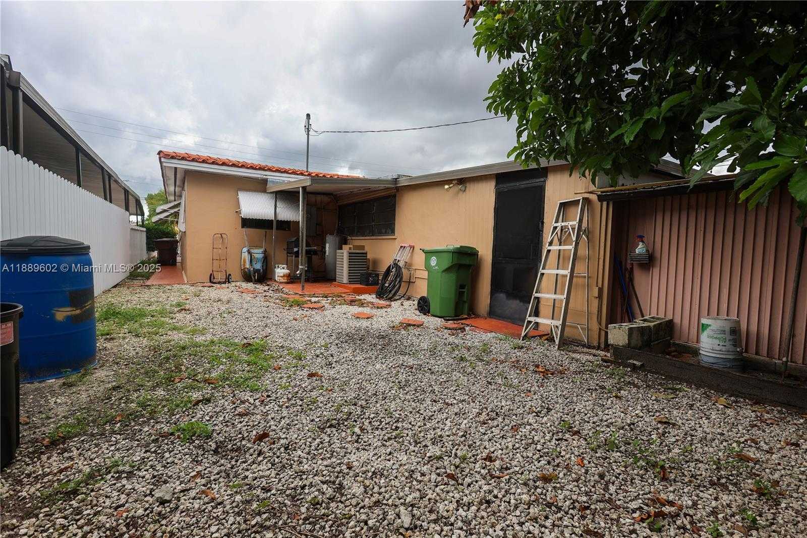 Small Image of 2541 WEST 10TH AVE, Hialeah Number 26