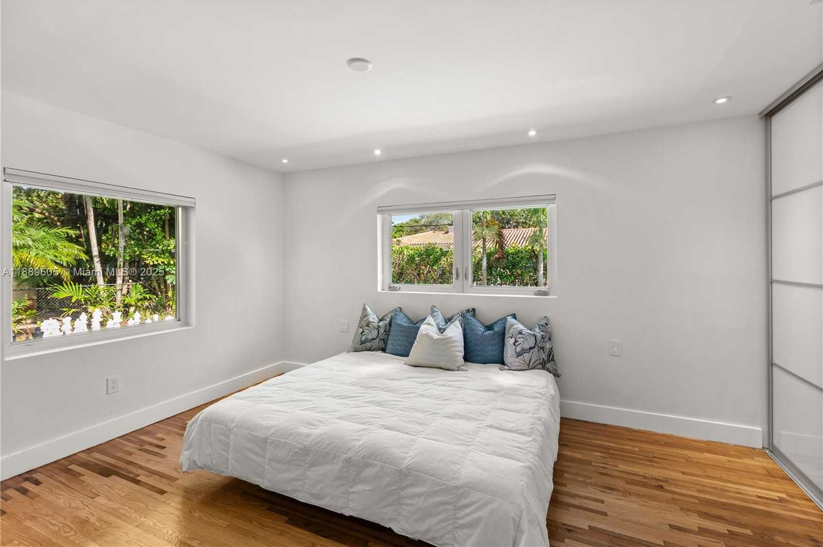 Small Image of 520 CASTANIA AVE, Coral Gables Number 33