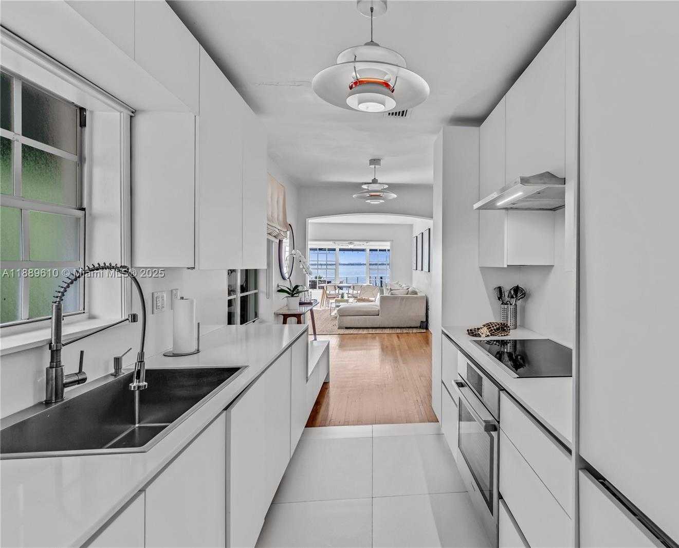 Small Image of 8 CENTURY LN, Miami Beach Number 15