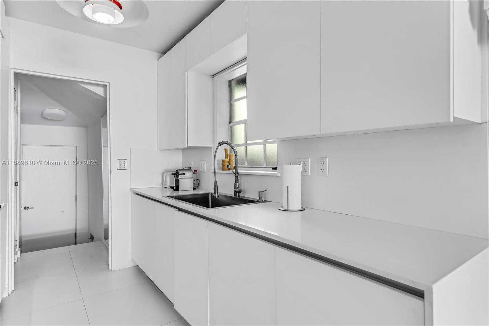 Small Image of 8 CENTURY LN, Miami Beach Number 16