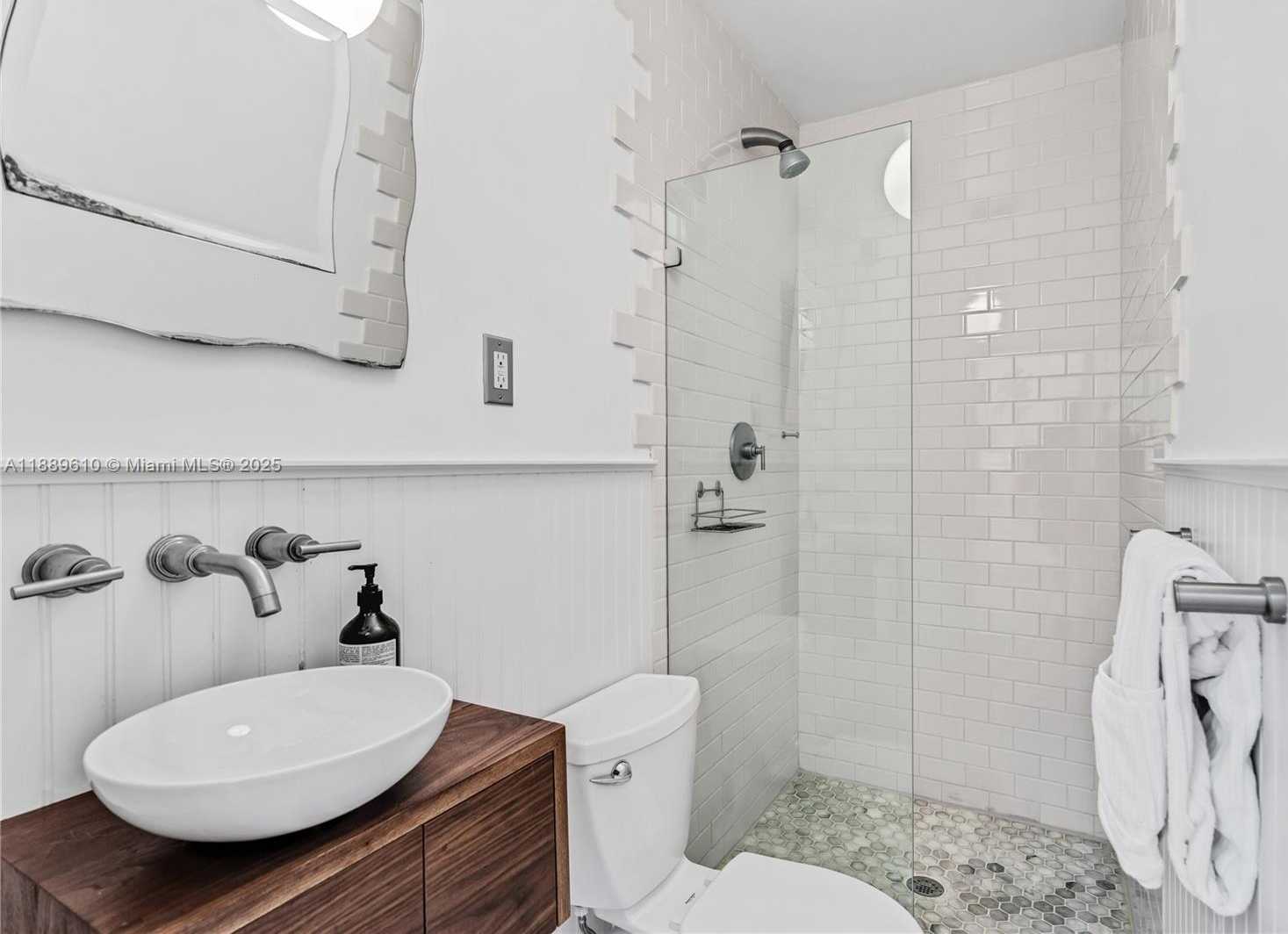Small Image of 8 CENTURY LN, Miami Beach Number 21