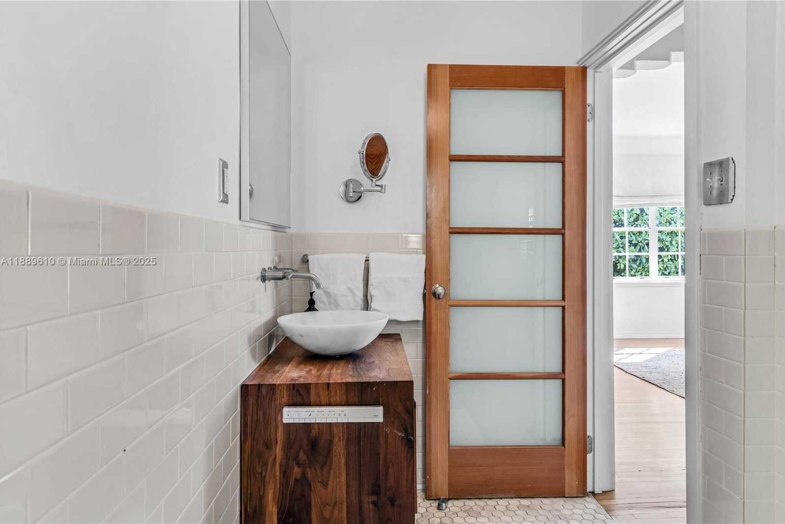 Small Image of 8 CENTURY LN, Miami Beach Number 25