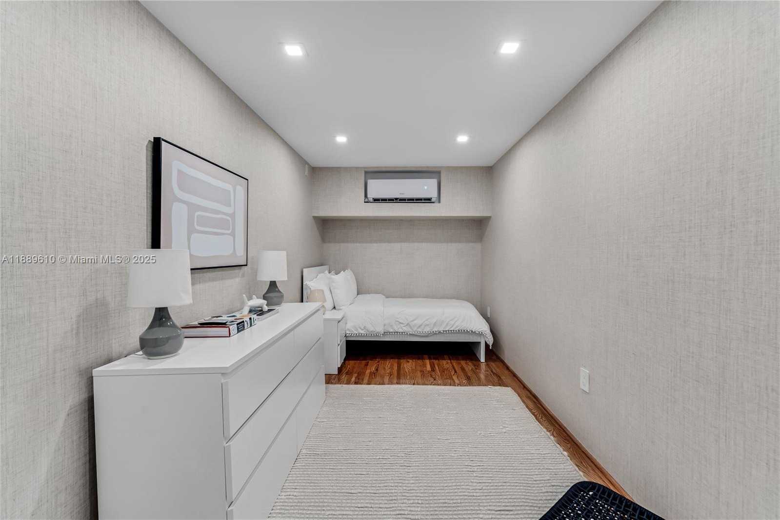 Small Image of 8 CENTURY LN, Miami Beach Number 26