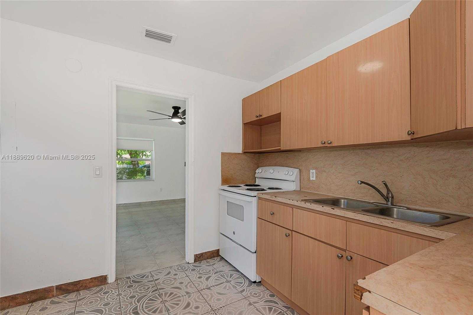 Small Image of 13710 NORTH WEST 5TH AVE, North Miami Number 10