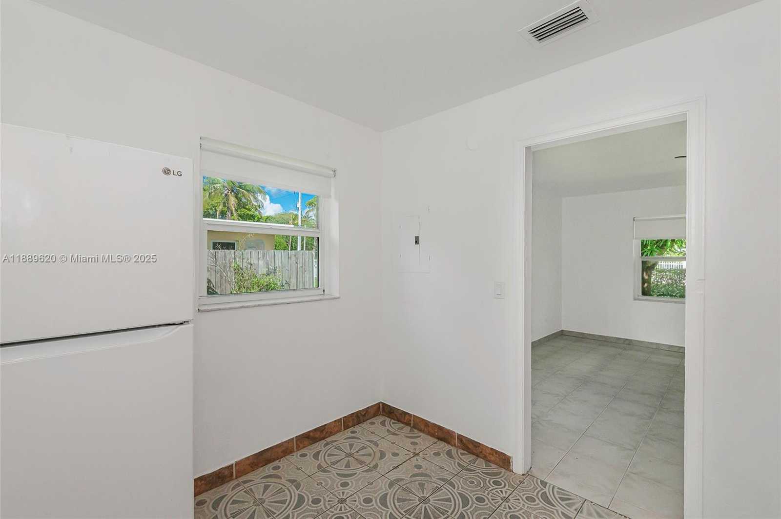 Small Image of 13710 NORTH WEST 5TH AVE, North Miami Number 11
