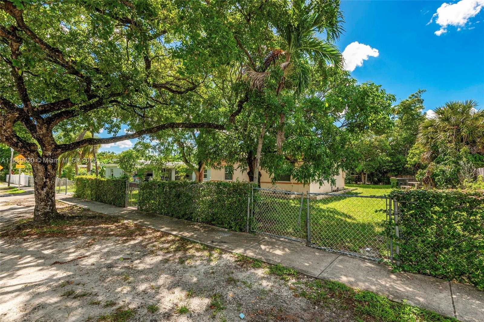 Small Image of 13710 NORTH WEST 5TH AVE, North Miami Number 2