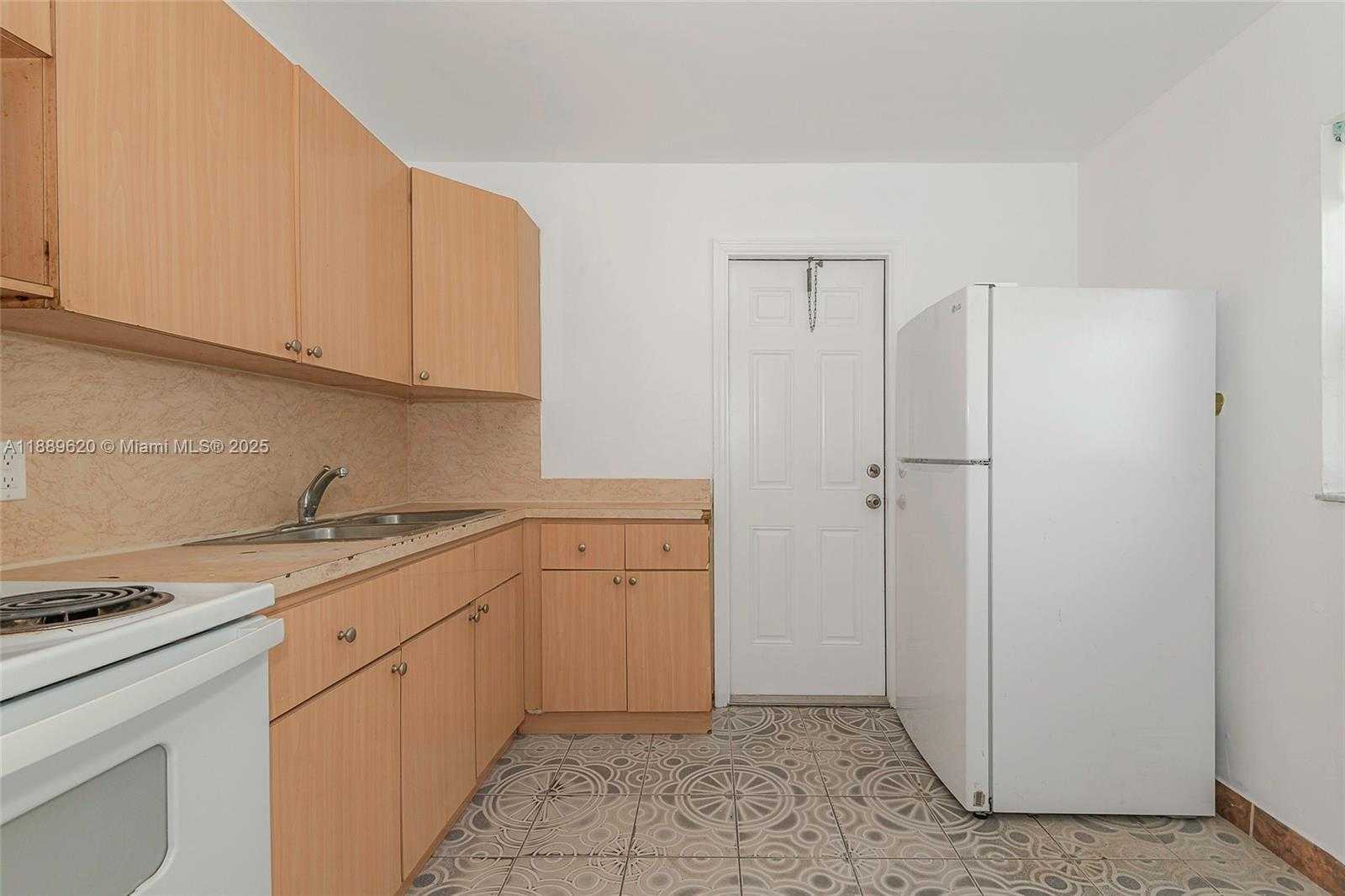 Small Image of 13710 NORTH WEST 5TH AVE, North Miami Number 8