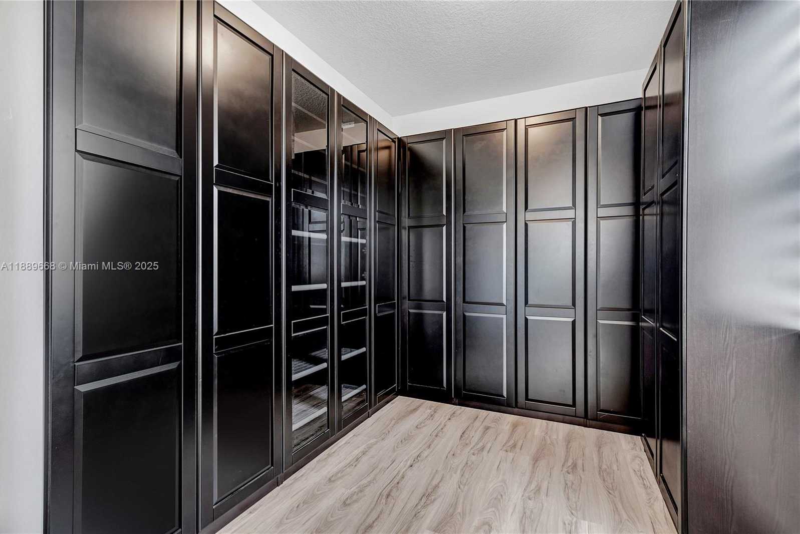 Small Image of 9881 WEST 34TH AVE, Hialeah Number 12