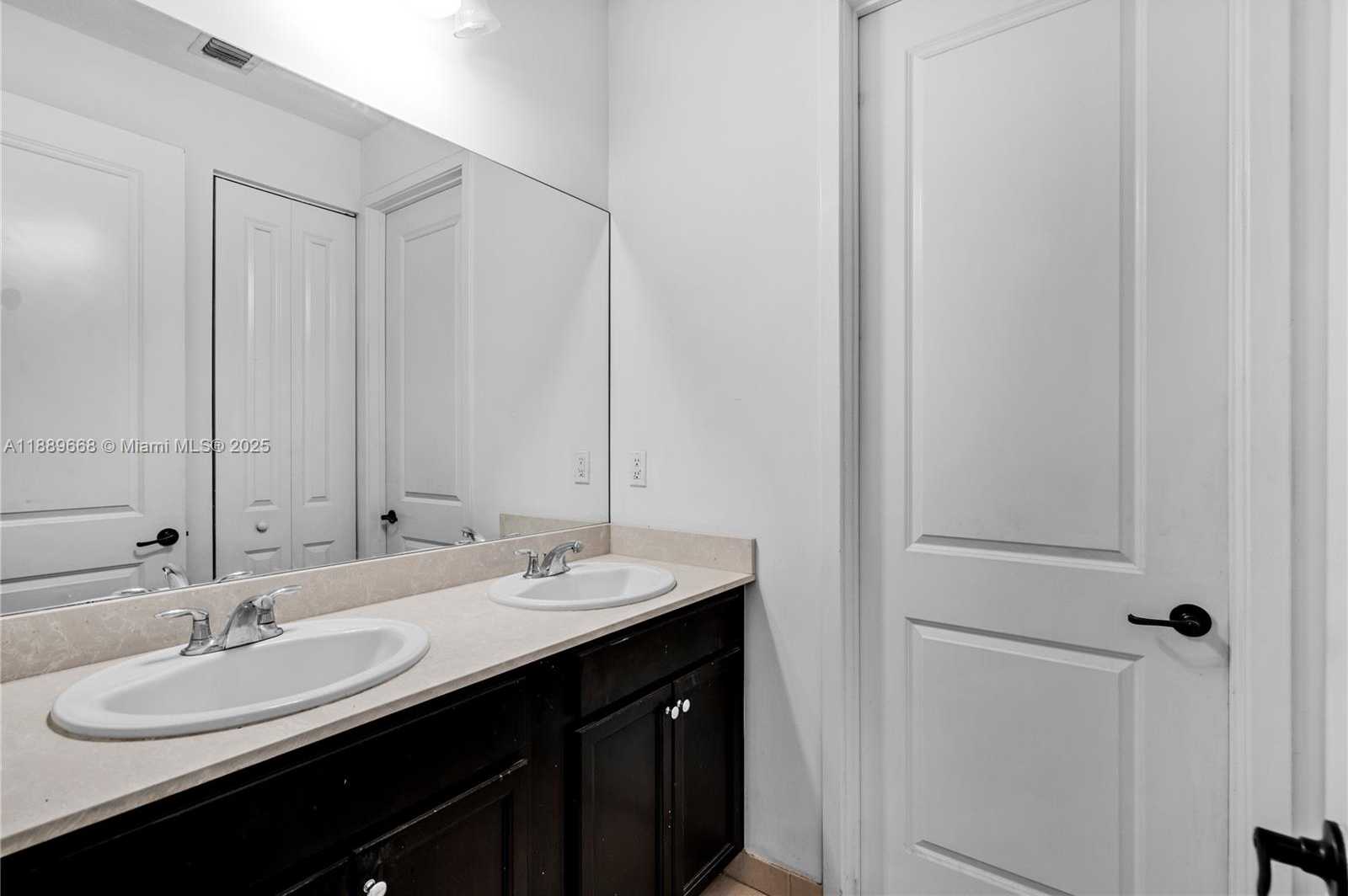 Small Image of 9881 WEST 34TH AVE, Hialeah Number 17