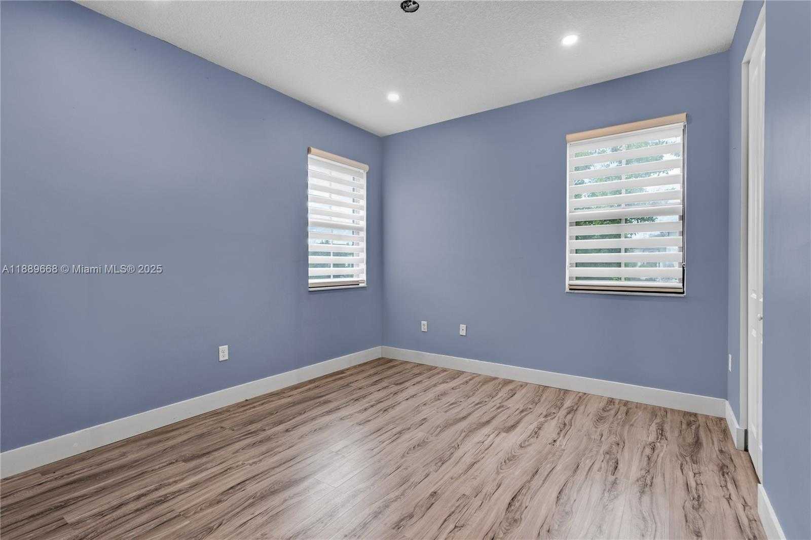 Small Image of 9881 WEST 34TH AVE, Hialeah Number 18