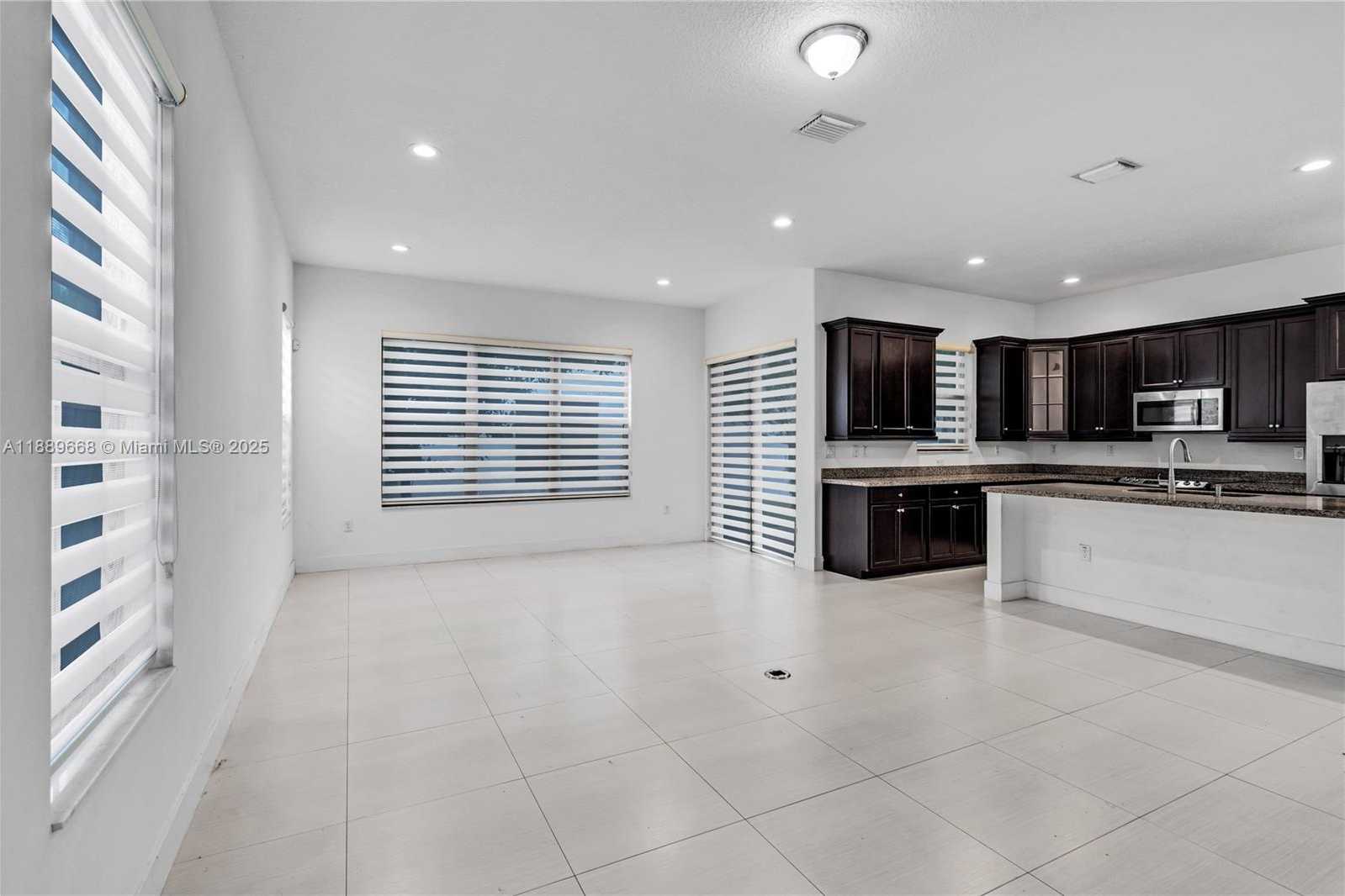 Small Image of 9881 WEST 34TH AVE, Hialeah Number 3