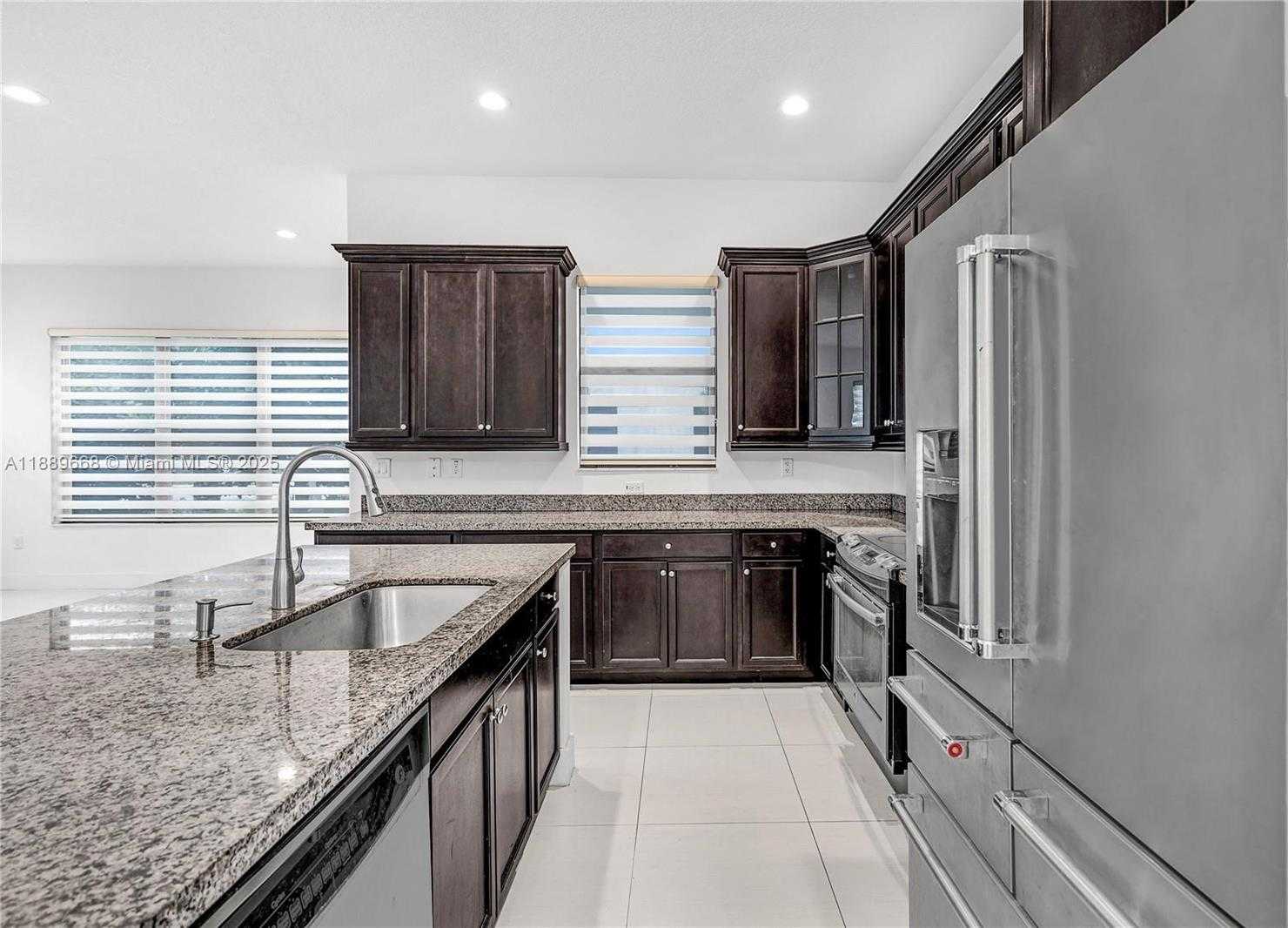Small Image of 9881 WEST 34TH AVE, Hialeah Number 5