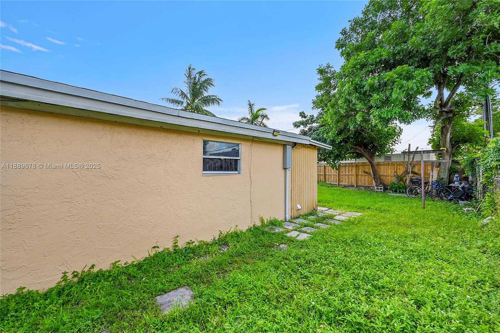Small Image of 6210 SOUTH WEST 38TH ST, Davie Number 21