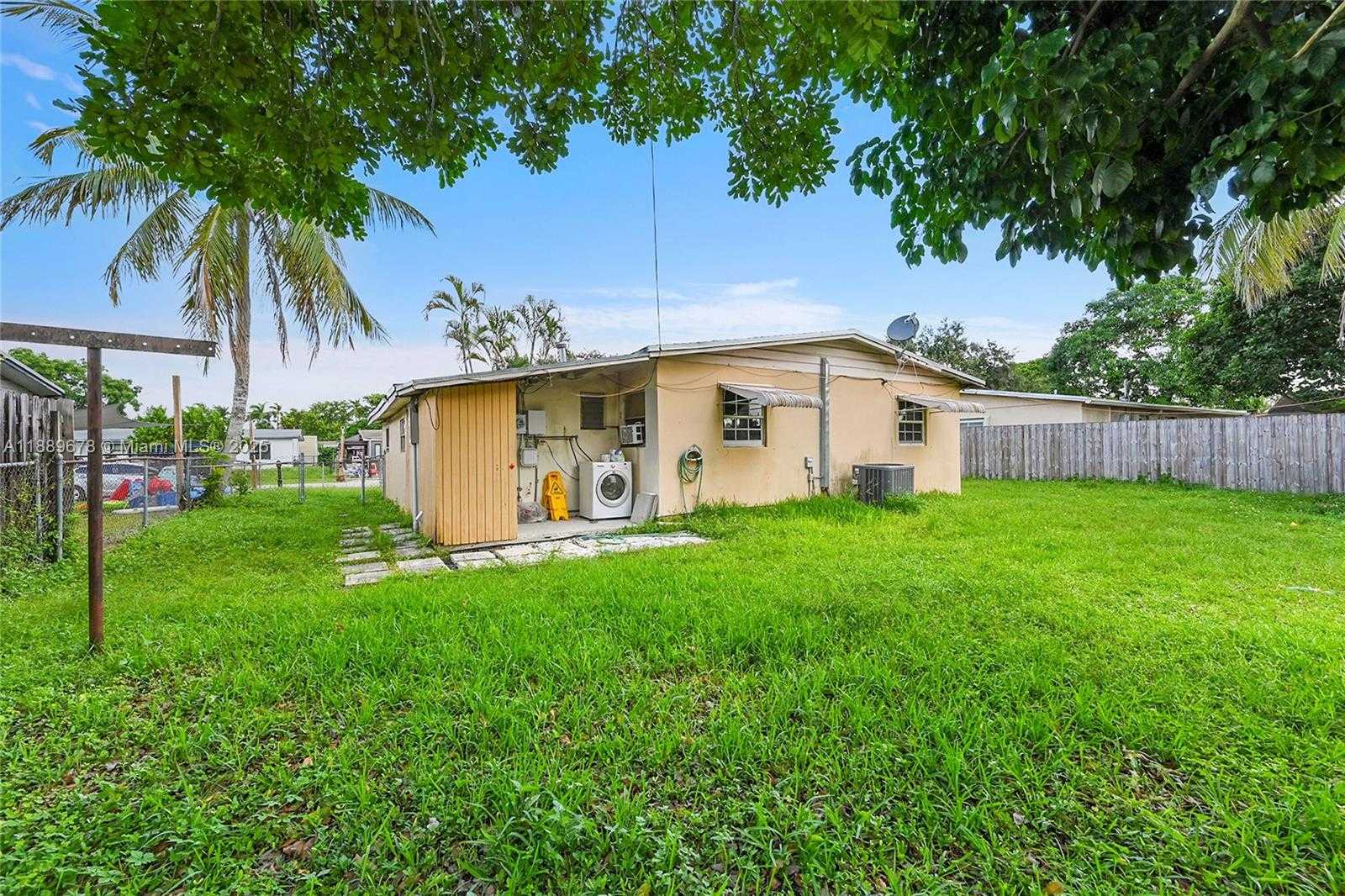 Small Image of 6210 SOUTH WEST 38TH ST, Davie Number 22