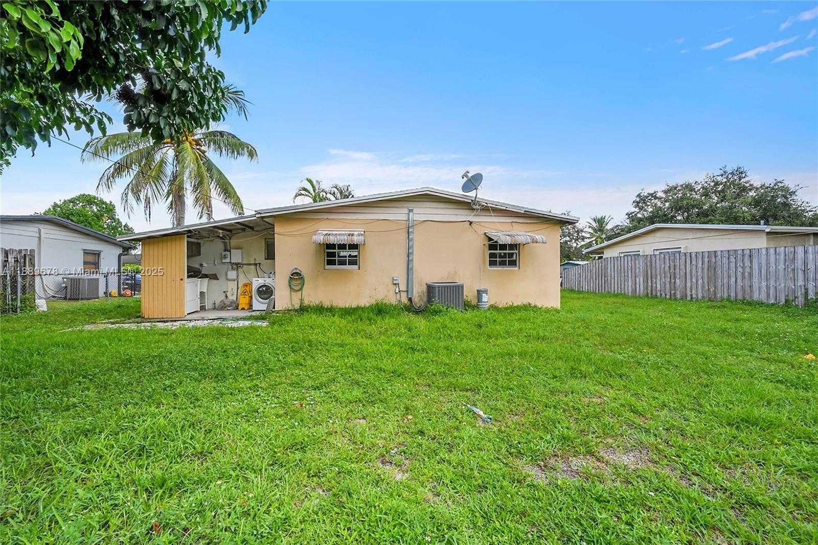 Small Image of 6210 SOUTH WEST 38TH ST, Davie Number 23