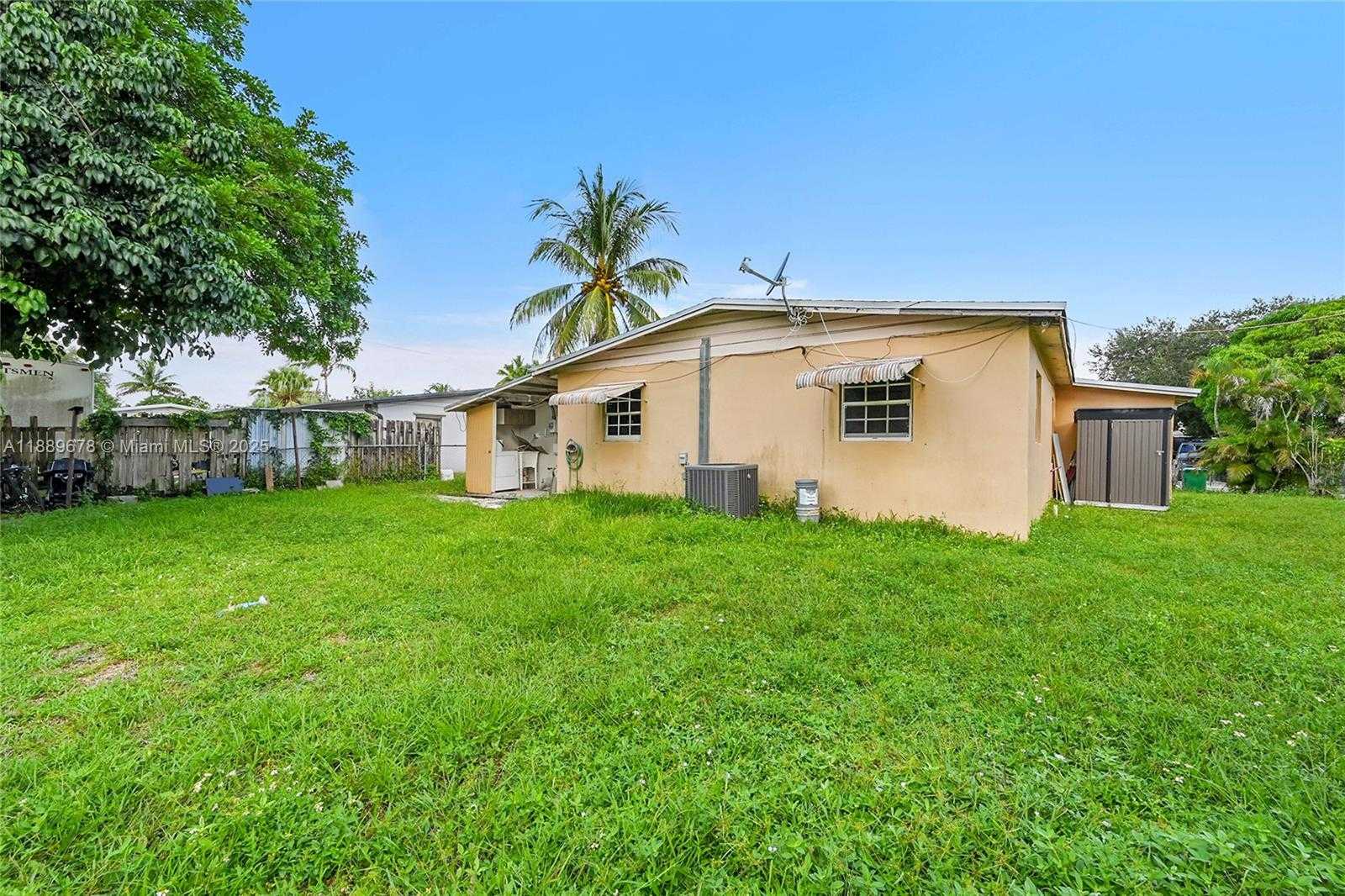 Small Image of 6210 SOUTH WEST 38TH ST, Davie Number 24