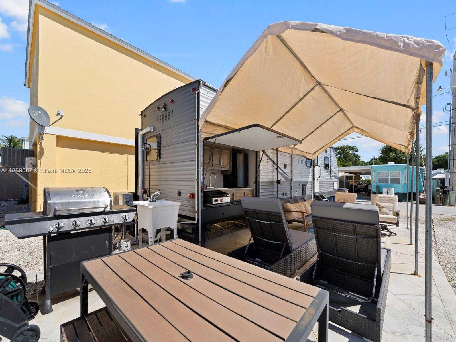 Small Image of 325 CALUSA ST 497, Key Largo Number 24