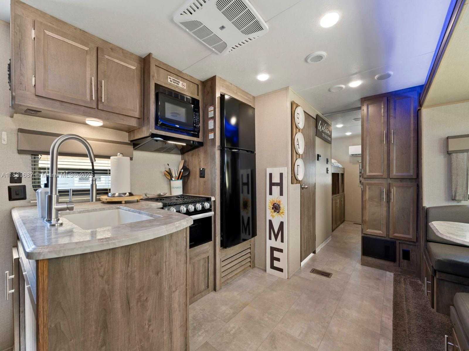 Small Image of 325 CALUSA ST 497, Key Largo Number 5