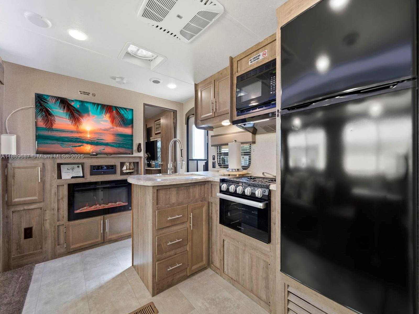 Small Image of 325 CALUSA ST 497, Key Largo Number 7