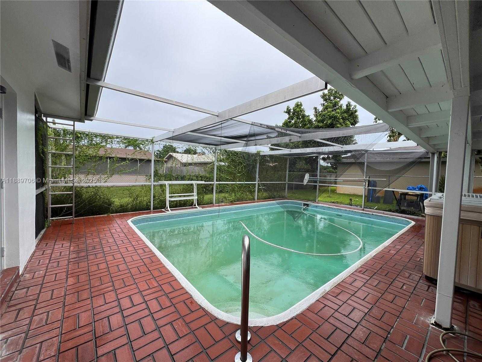 Small Image of 7951 SOUTH WEST 30TH ST, Davie Number 3