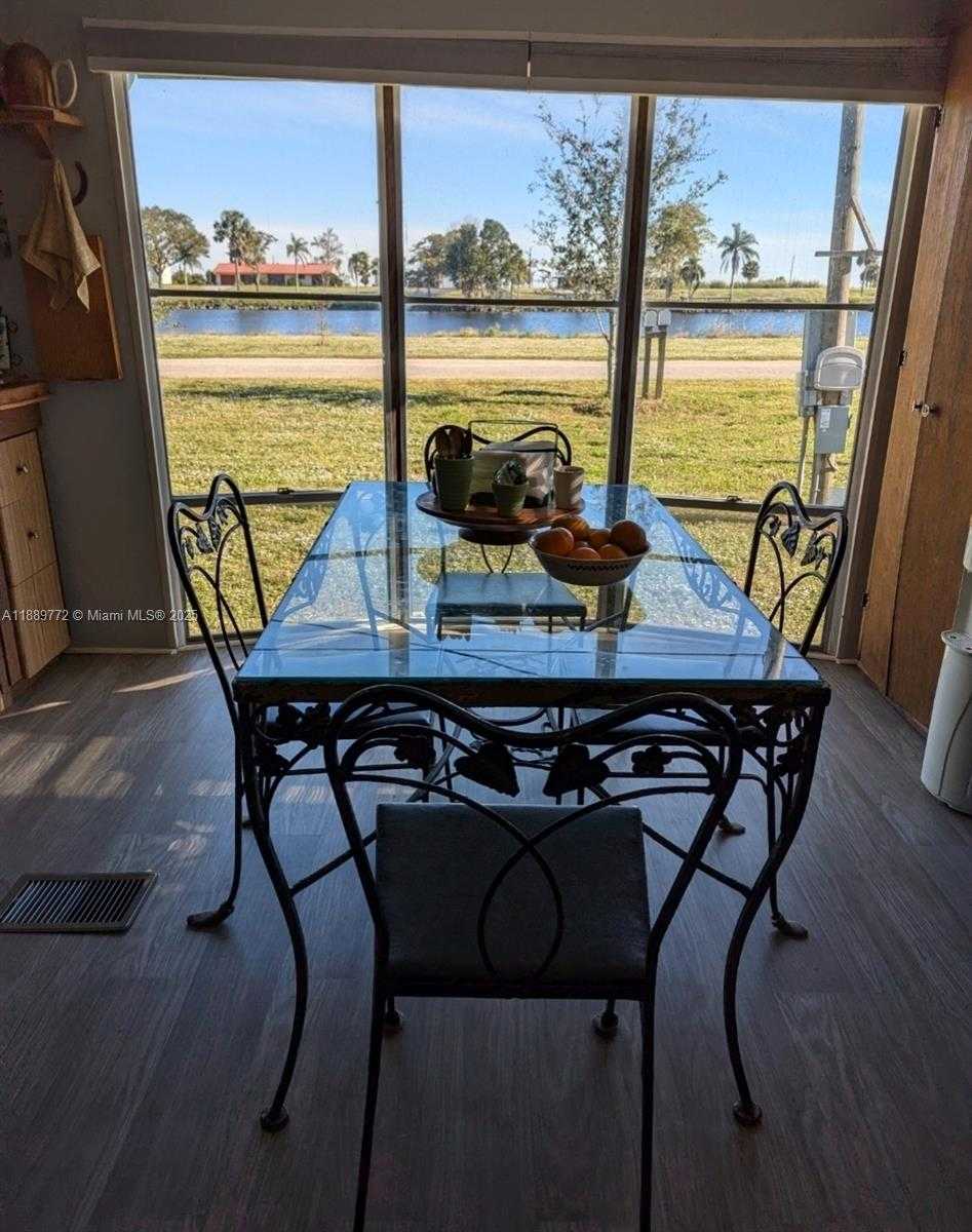 Small Image of 1792 RIVERSIDE DR, Moore Haven Number 5