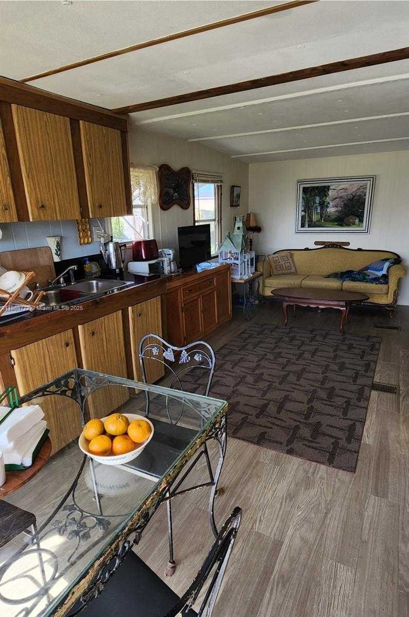 Small Image of 1792 RIVERSIDE DR, Moore Haven Number 6