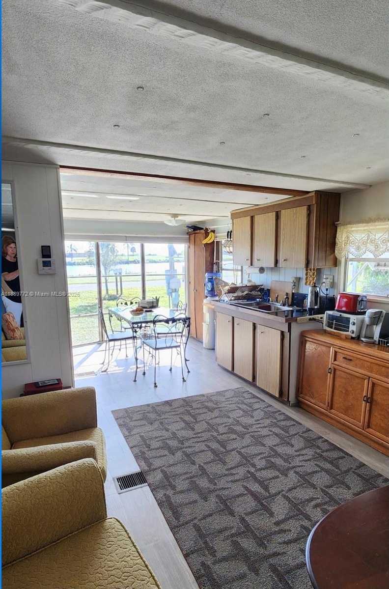 Small Image of 1792 RIVERSIDE DR, Moore Haven Number 8