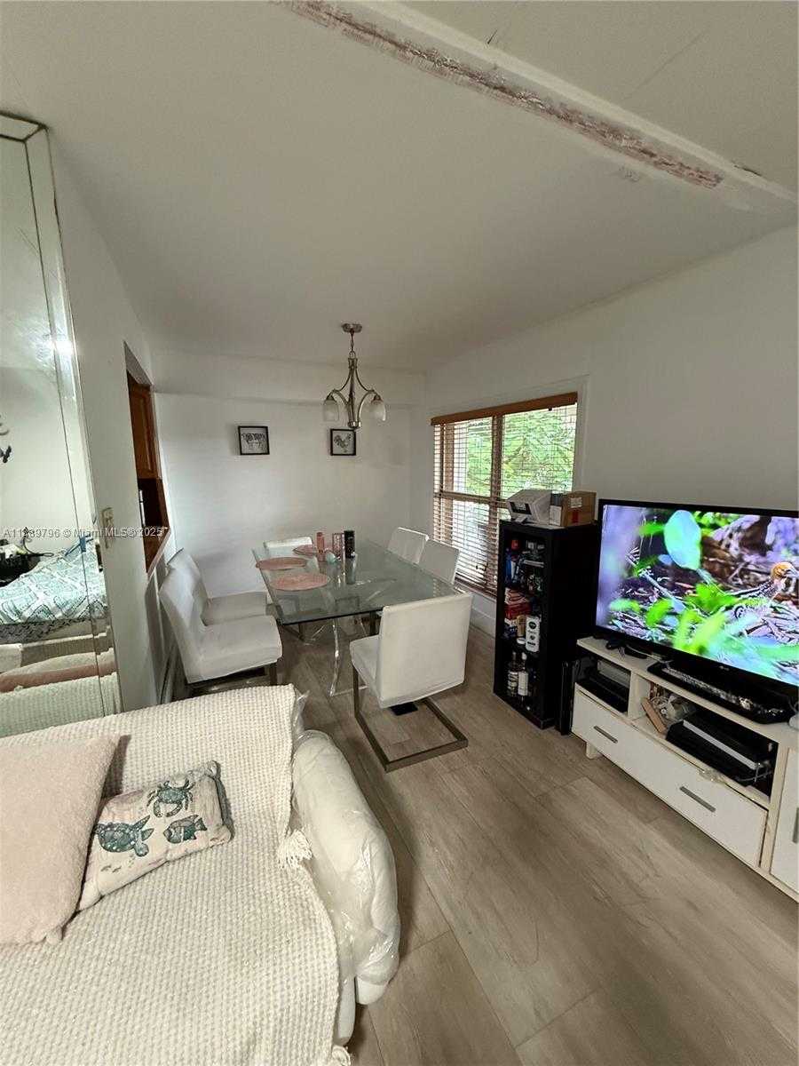 Small Image of 12850 SOUTH WEST 14TH ST, Miami Number 2