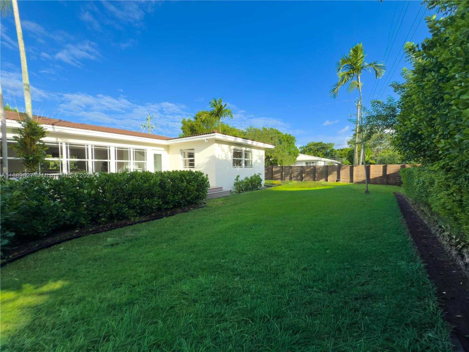 Small Image of 1300 NORTH EAST 102ND ST, Miami Shores Number 16