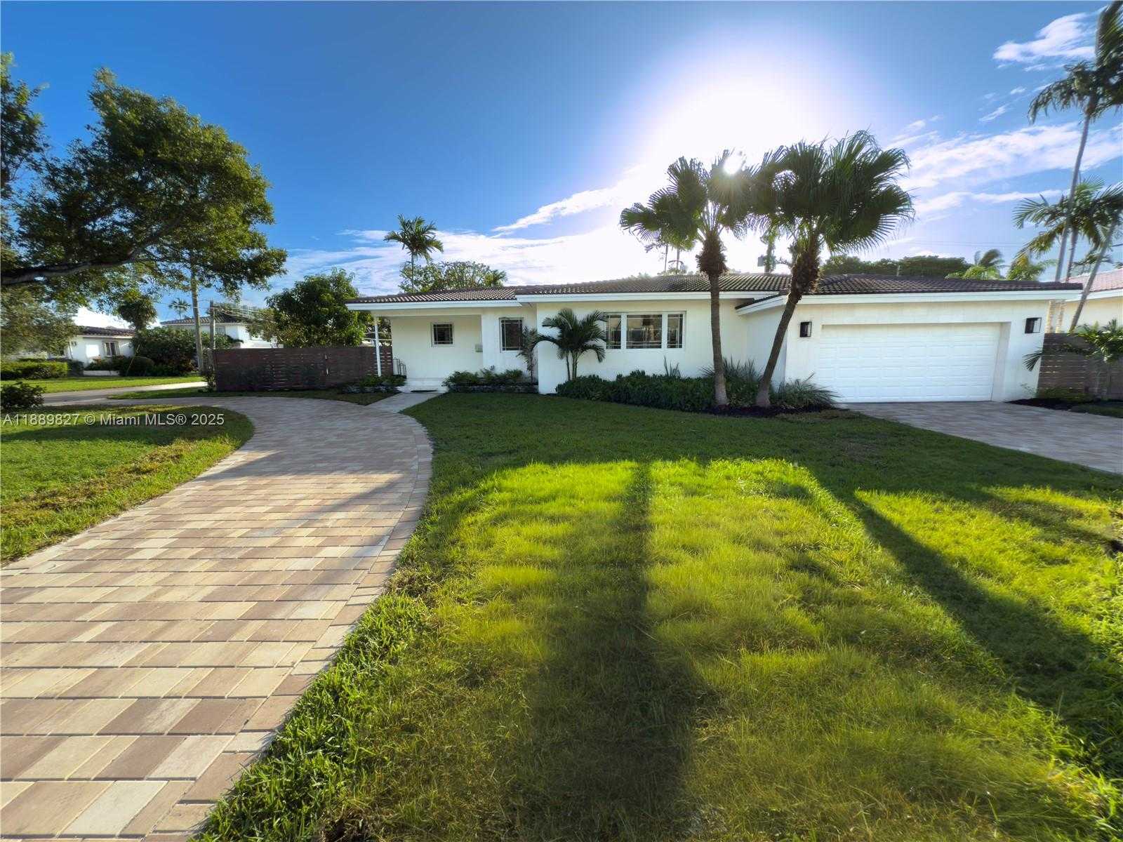 Small Image of 1300 NORTH EAST 102ND ST, Miami Shores Number 2