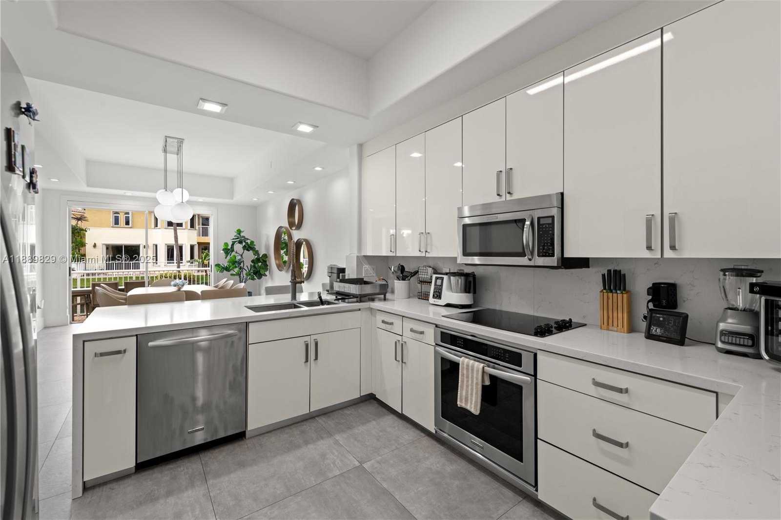 Small Image of 3172 NORTH EAST 211TH ST, Aventura Number 10