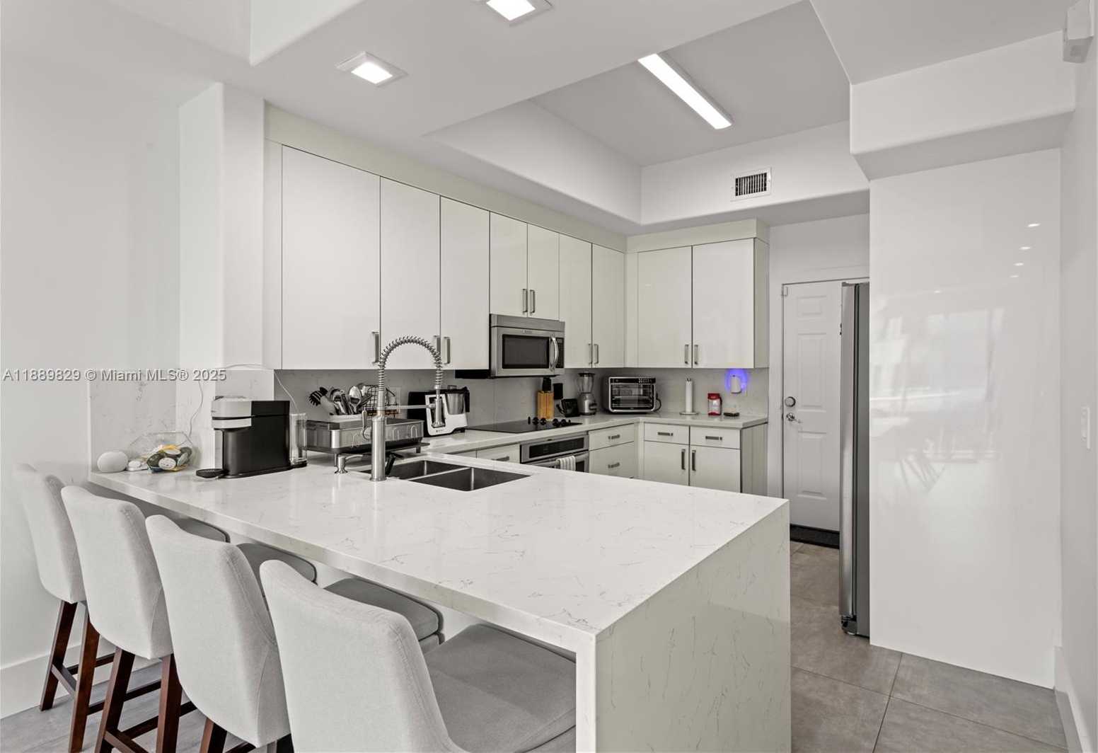 Small Image of 3172 NORTH EAST 211TH ST, Aventura Number 11