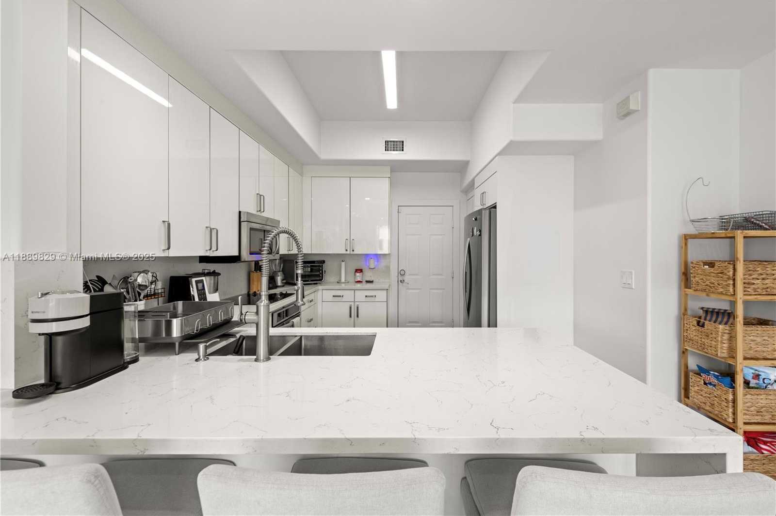 Small Image of 3172 NORTH EAST 211TH ST, Aventura Number 12