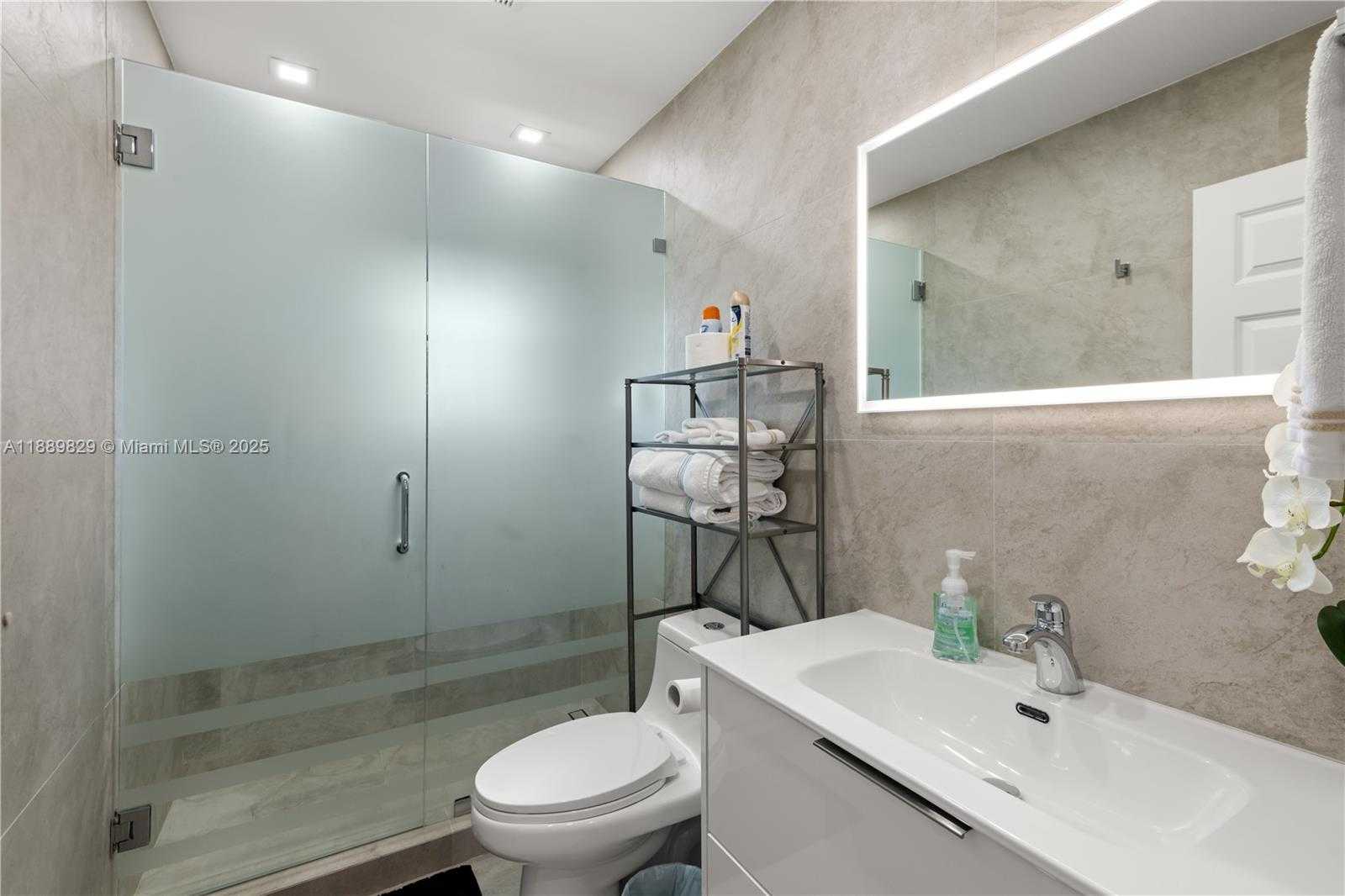 Small Image of 3172 NORTH EAST 211TH ST, Aventura Number 15