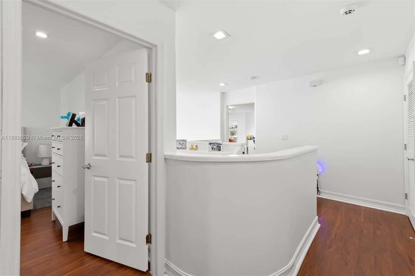 Small Image of 3172 NORTH EAST 211TH ST, Aventura Number 17