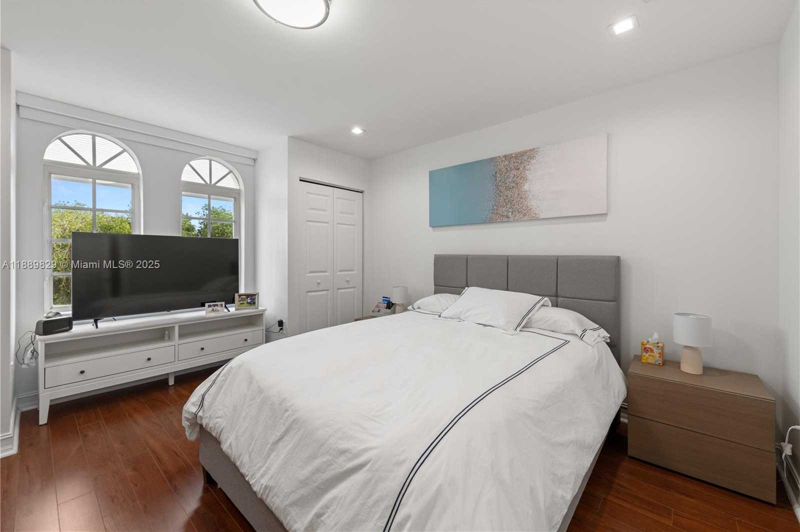 Small Image of 3172 NORTH EAST 211TH ST, Aventura Number 19