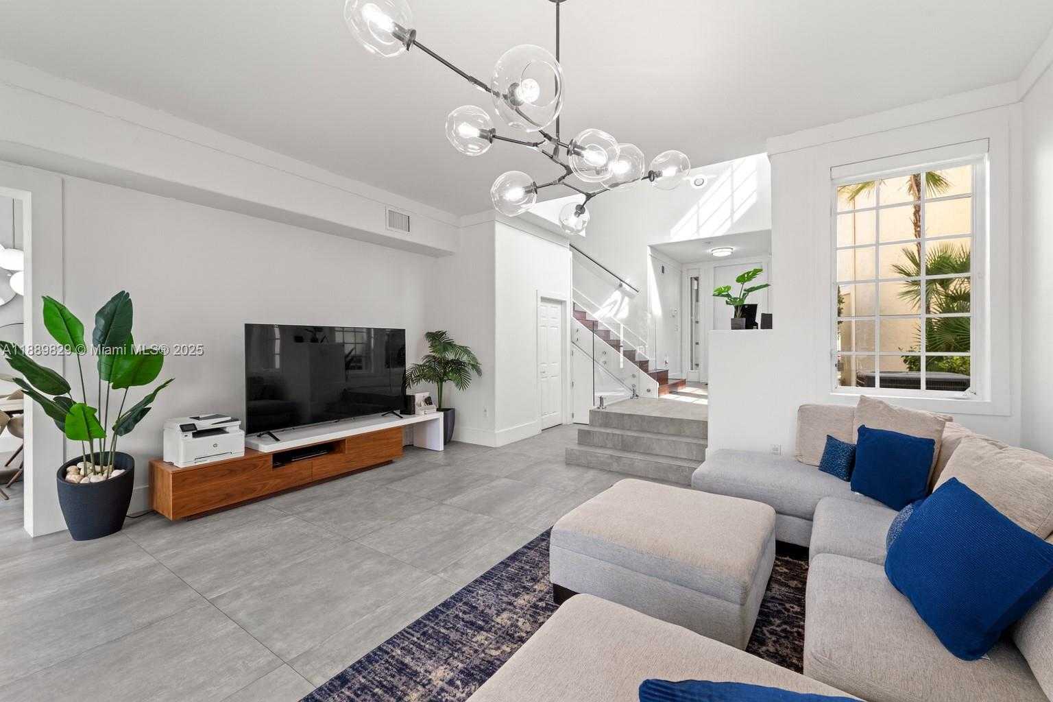Small Image of 3172 NORTH EAST 211TH ST, Aventura Number 2