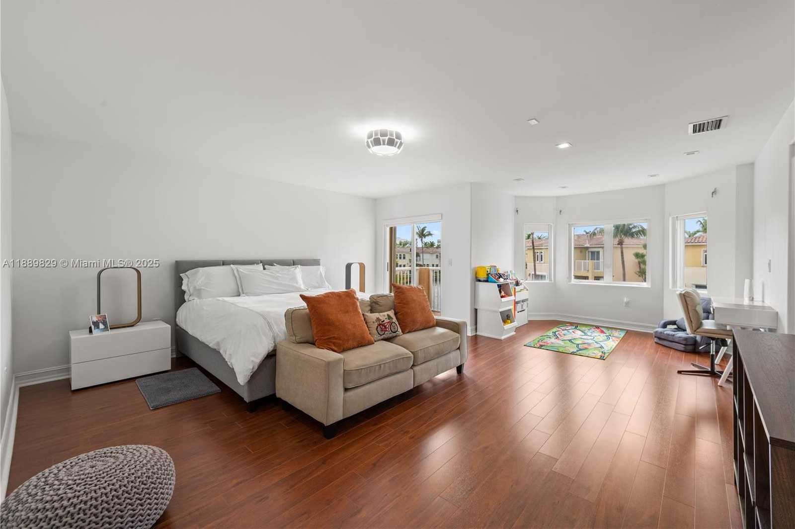 Small Image of 3172 NORTH EAST 211TH ST, Aventura Number 24