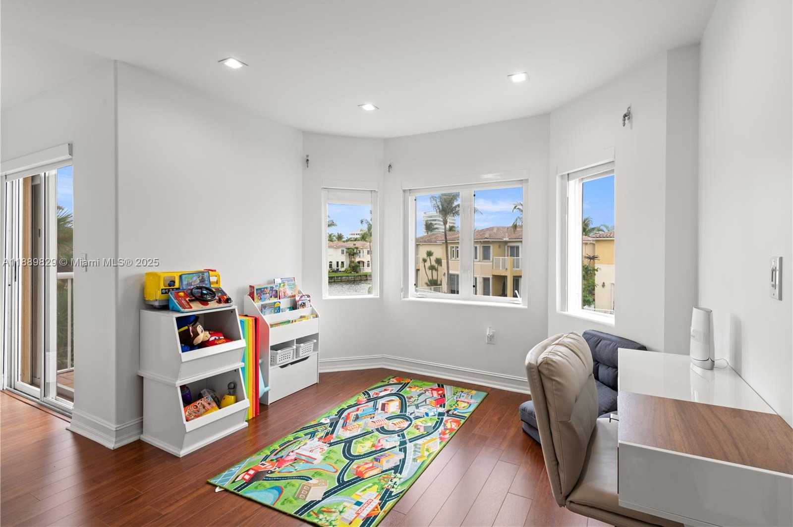 Small Image of 3172 NORTH EAST 211TH ST, Aventura Number 27