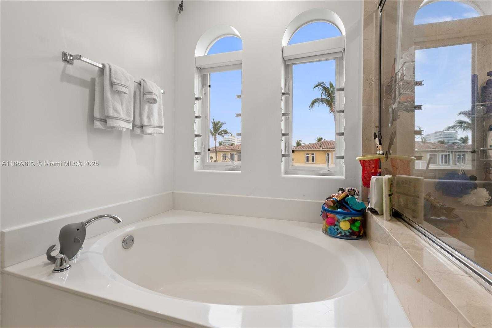 Small Image of 3172 NORTH EAST 211TH ST, Aventura Number 32