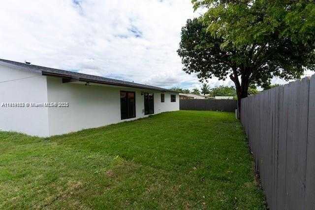 Small Image of 12920 SOUTH WEST 81 ST, Miami Number 3