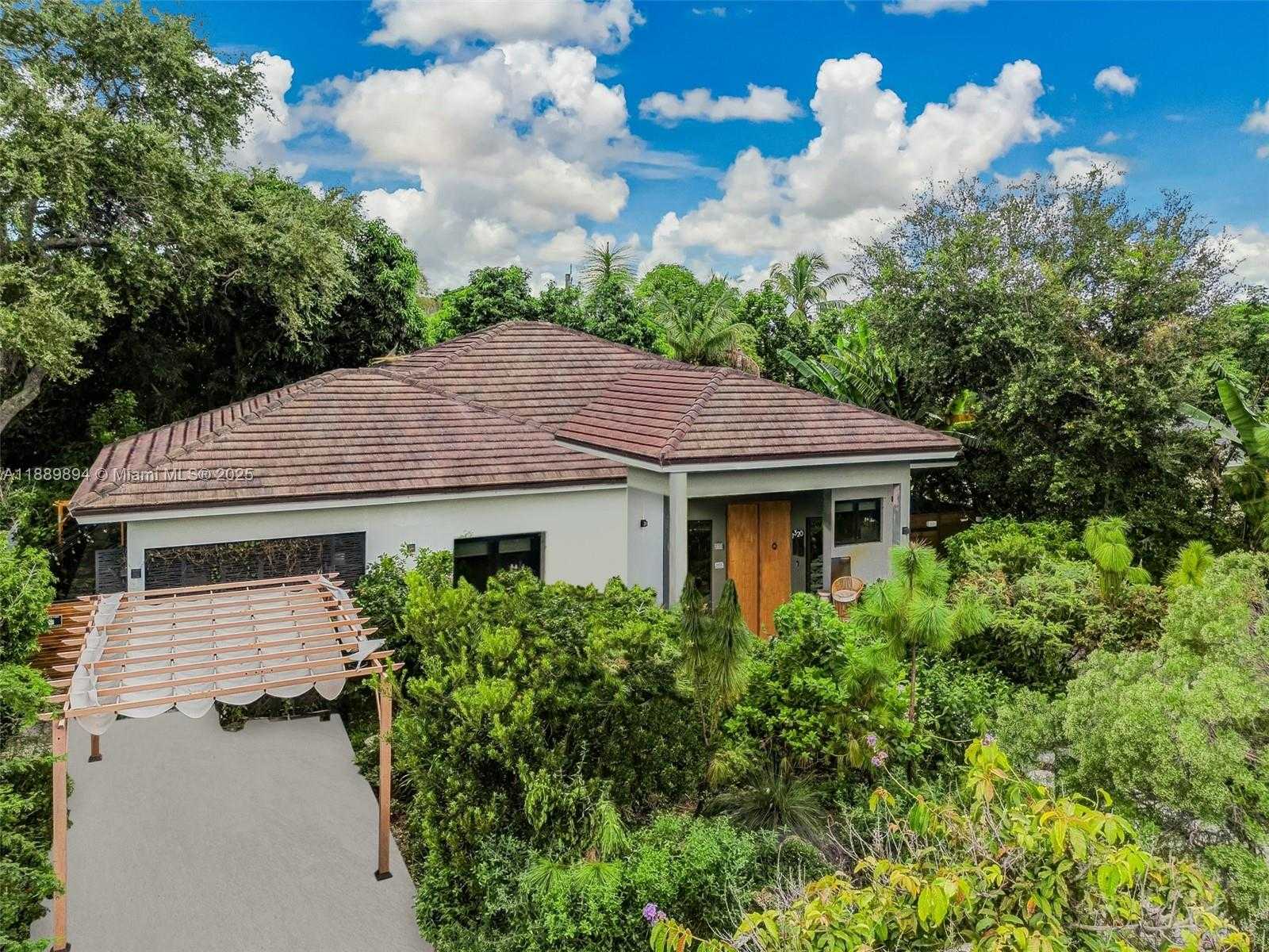 Small Image of 1320 NORTH EAST 138TH ST, North Miami Number 3
