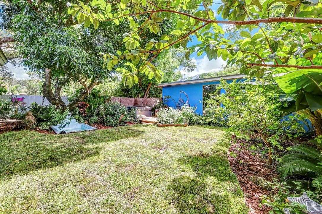 Small Image of 1320 NORTH EAST 138TH ST, North Miami Number 36