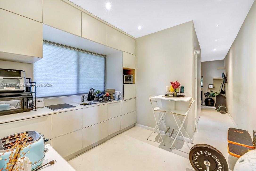 Small Image of 1320 NORTH EAST 138TH ST, North Miami Number 39