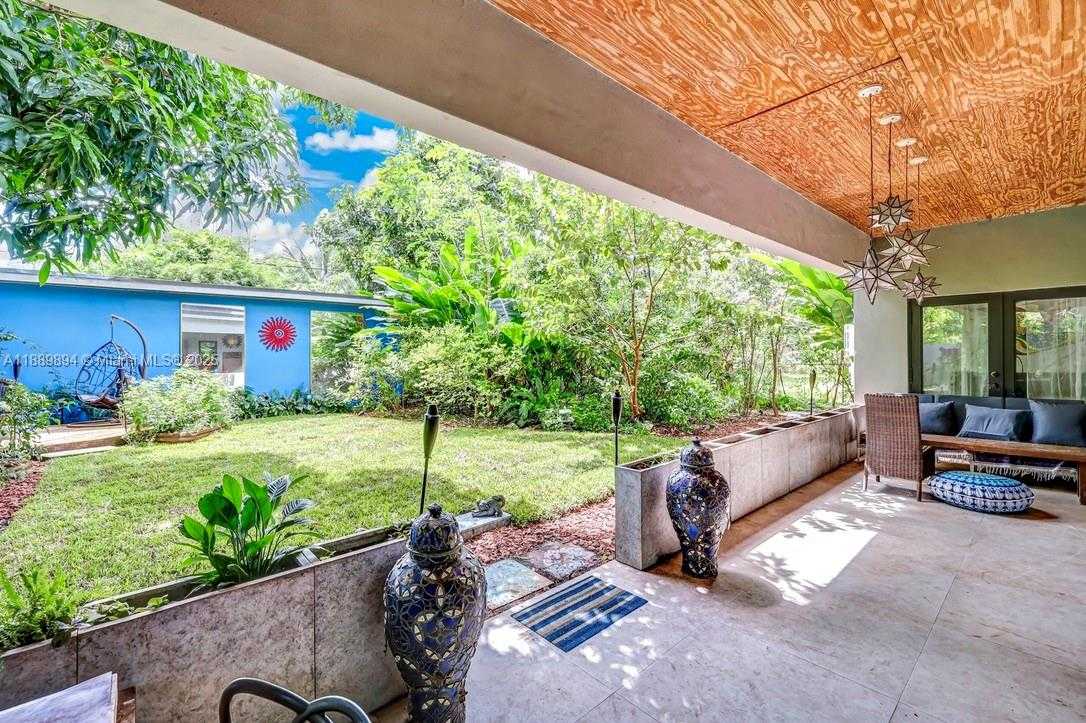 Small Image of 1320 NORTH EAST 138TH ST, North Miami Number 4
