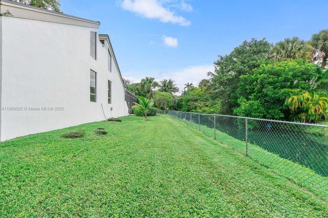 Small Image of 7605 SOUTH WEST 160TH TER, Palmetto Bay Number 12