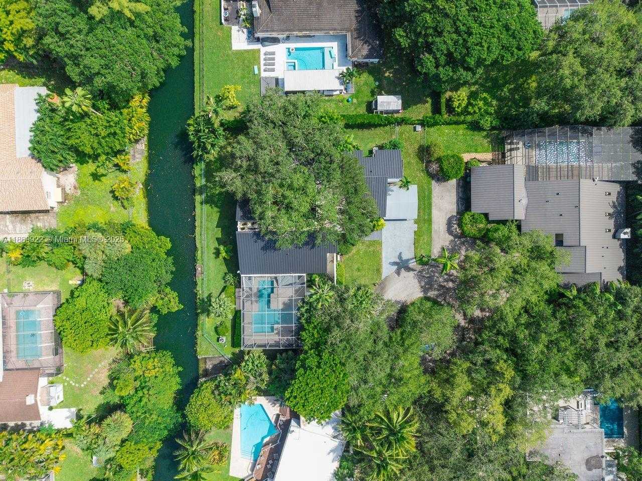 Small Image of 7605 SOUTH WEST 160TH TER, Palmetto Bay Number 2